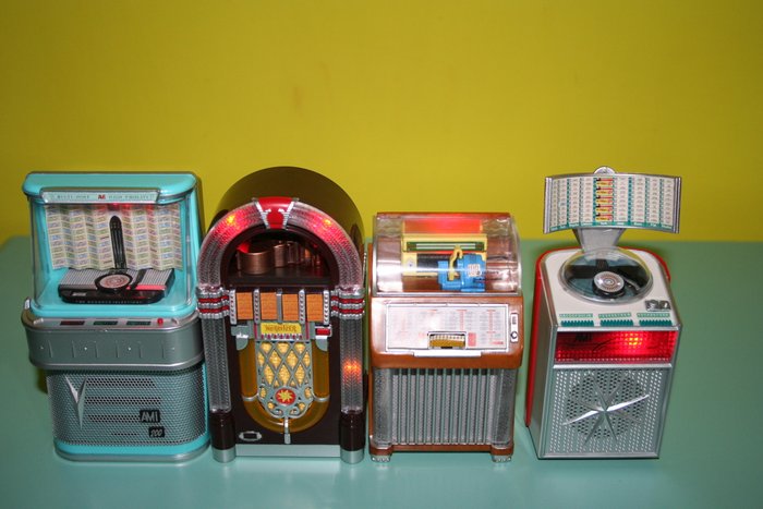 4 miniature  di  juke box anni '50