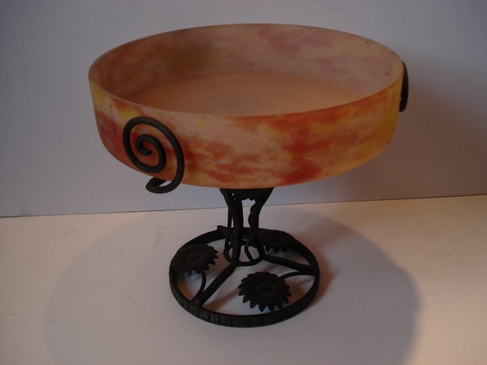 Lorrain (Daum) - Art Deco Bowl made of glass paste and wrought iron