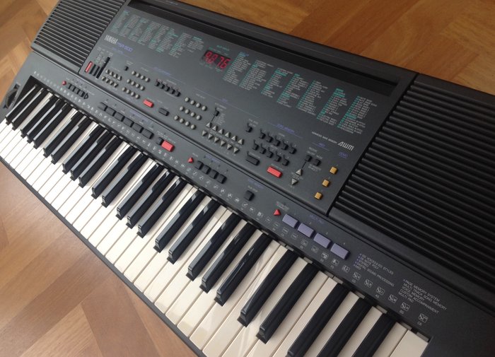 Yamaha PSR-500 - Keyboard/Arranger with 61 keys, Custom Styles and Sequencer