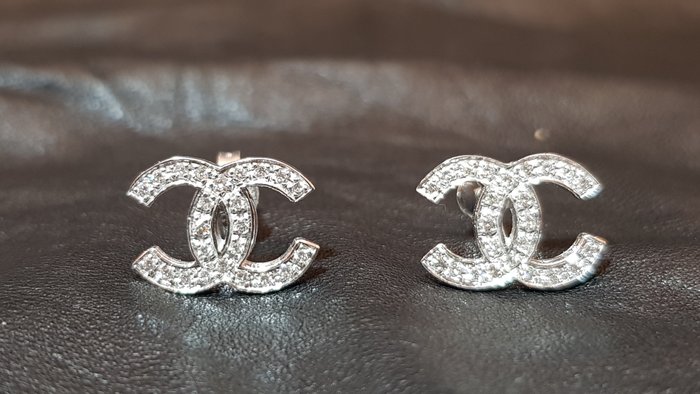Chanel model earrings - Catawiki