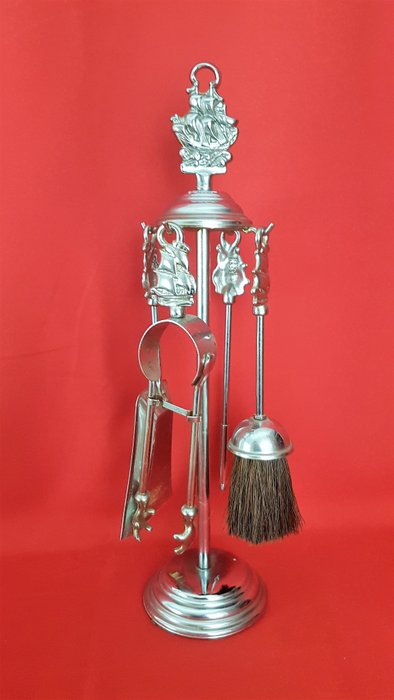 Five-part fireplace set with the image of a ship / chrome - Reg. no. 835584