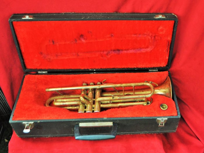 Trumpet Royal Artist  no. 194086, made in GDR, copper, in original case