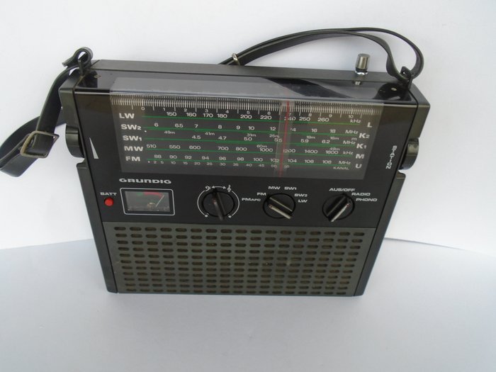 Rare Grundig Signal 700 FM AM LW SW 1 SW2 Portable Transistor Battery Radio and 220 volts from Germany