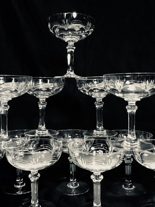 Twelve beautiful antique engraved crystal Art Nouveau champagne coupes - France - c. 1920