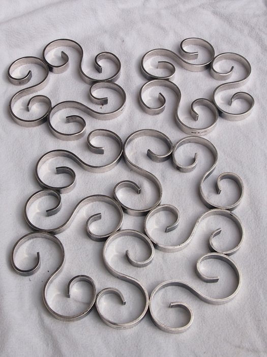 Christofle “GALLIA”, 3 silver plated metal trivets for dishes - early 20th century