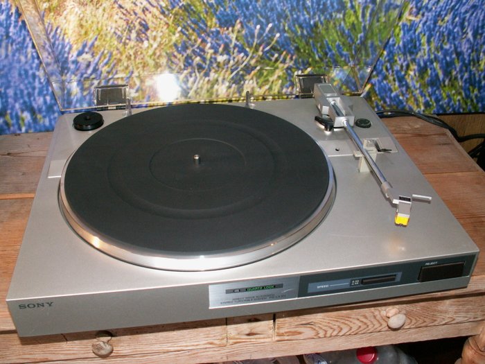 Nice DIRECT DRIVE turntable: SONY PS-LX311 with new needle