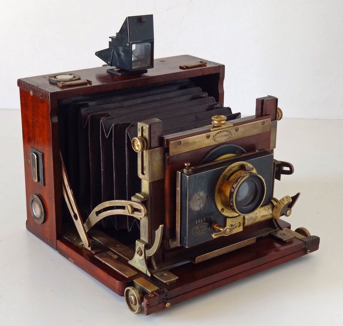 Folding view camera Gaumont 10x12 period 1900 //Lens Zeiss Krauss 224mm Made of mahogany, leather bellows  Decaux shutter