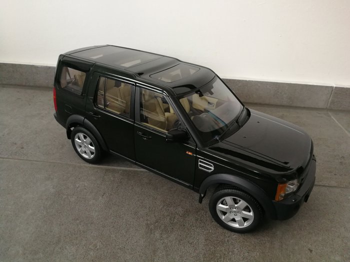 Autoart - scale 1/18 - Land Rover Discovery 3 - green