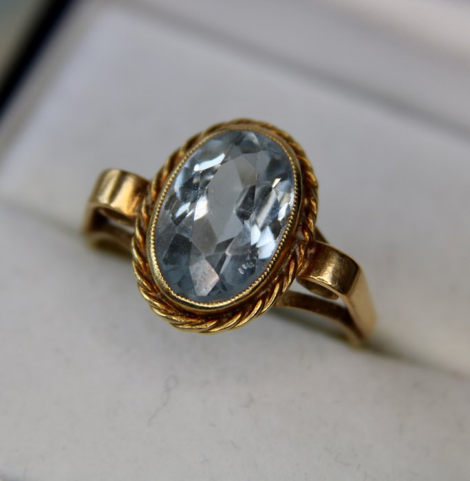 Antique handcrafted 585/14kt. gold ring with natural blue oval faceted Aquamarine approx. 3.15ct.