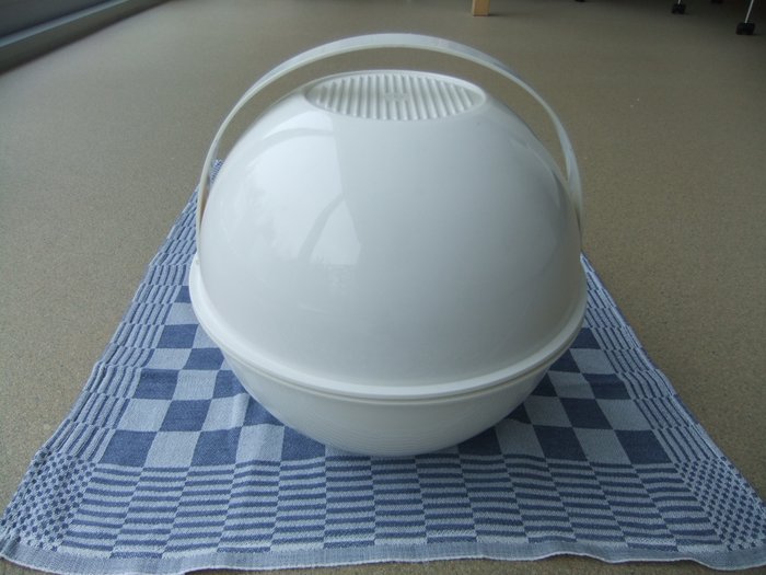 Guzzini - picnic ball, complete set in white plastic