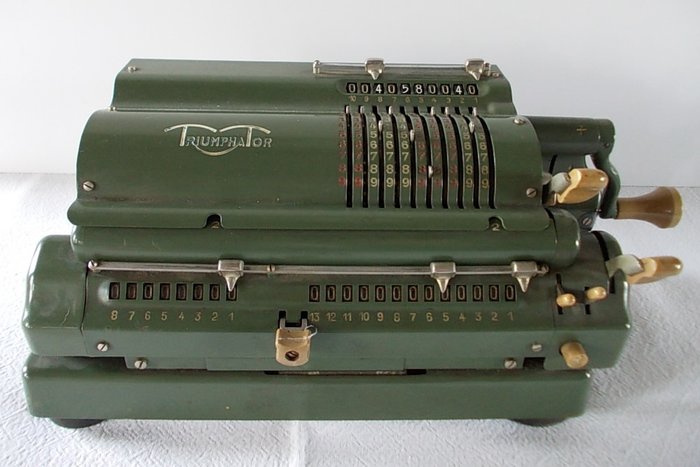 TRIUMPHATOR - Mechanical calculator in metal - DDR Germany - 1955
