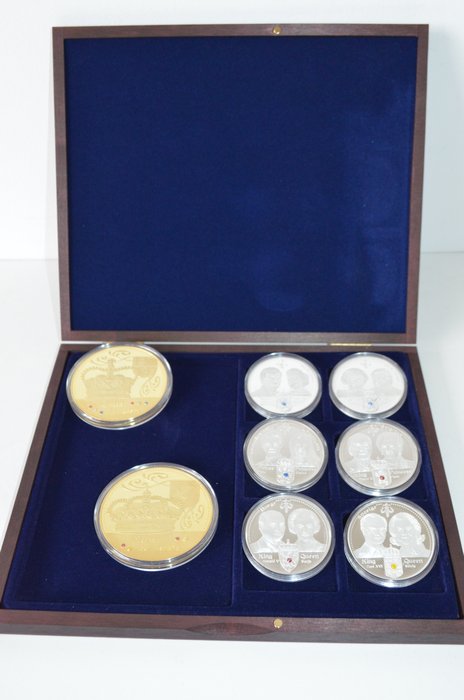 Europe - Various medals (Large size) 'Royal Crowns of Europe' (2 pieces) + 'Royal Dynasties of Europe' (6 pieces)