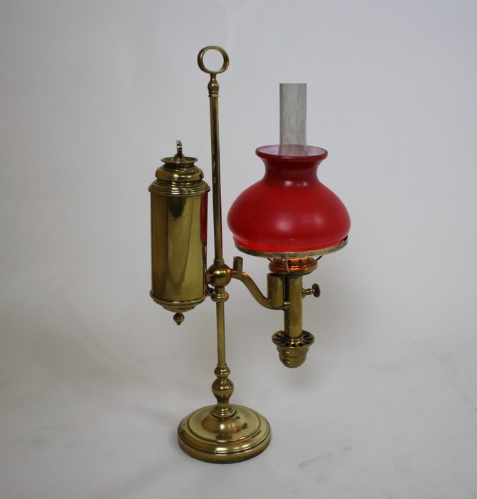 Student lamp - ‘Aladdin’ - working brass oil lamp