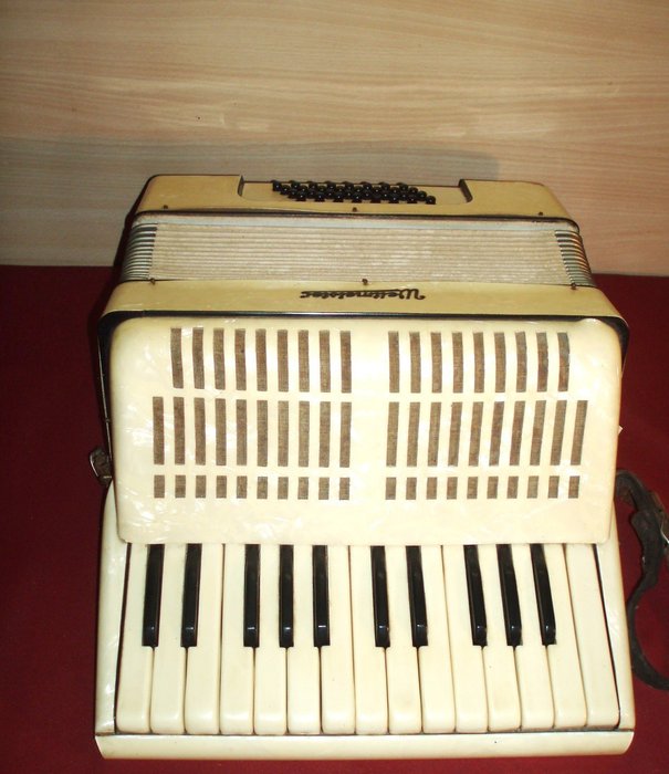 Weltmeister accordion - Klingenthaler Harmonikawerke Werk 1