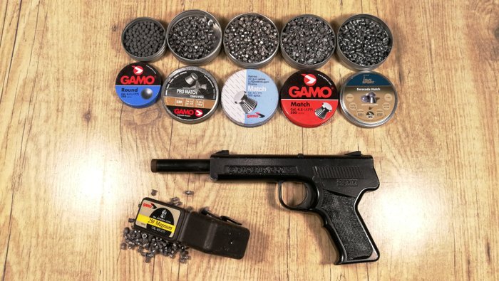 Phoenix G50  "gat air pistol" with a few cases of 4,5mm pellets