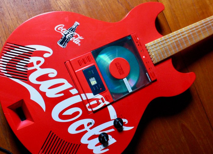 Coca Cola radio/cd player - guitar