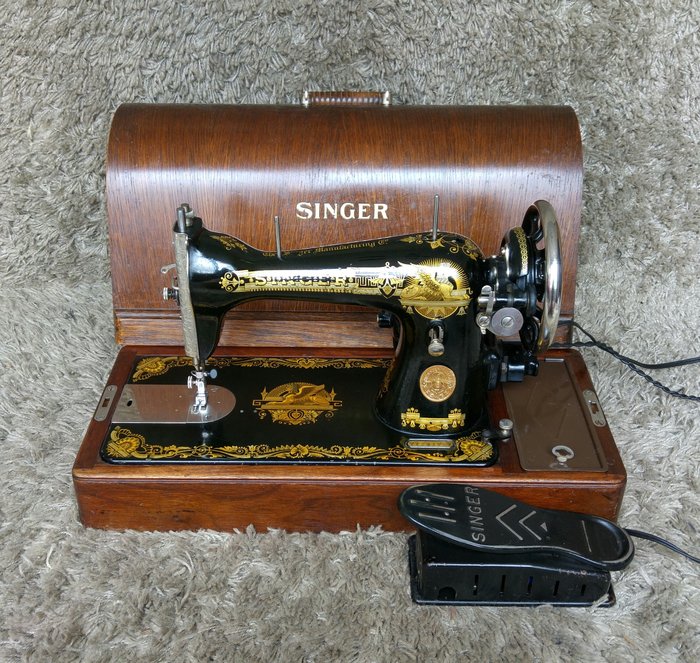 Singer 15K - Antique Electric Sewing Machine - UK - 1929