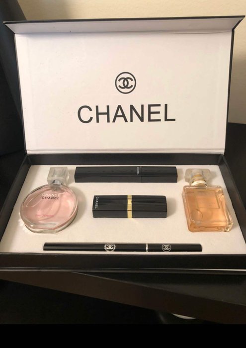 Chanel Gift Box - Catawiki