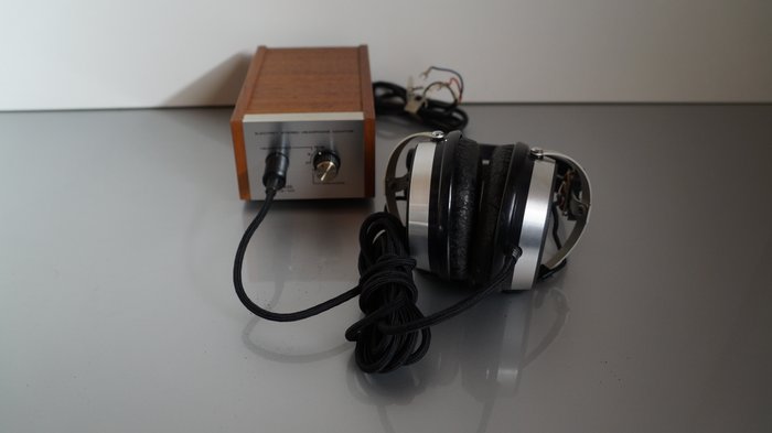 Beautiful Pioneer electret headphones SE100 with JB100 speaker adapter, in near mint condition