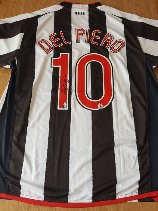 Juventus 2007/2008 home shirt of Alessandro Del Piero, autographed by the footballer!