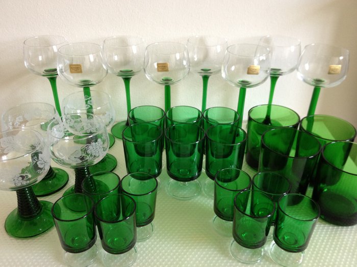 Luminarc Vererrie d'Arques France - 30 Pieces Glass Service in Emerald Green