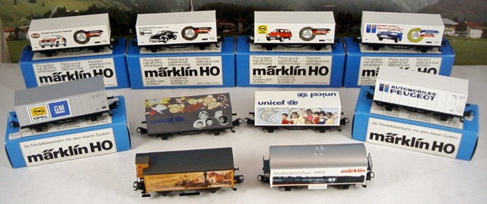 Märklin H0 - 4481/44267/44680 - Güterwagen - 10 container en koelwagens, reclame Opel, Peugeot, Audi, Porsche, Unicef, e.a.