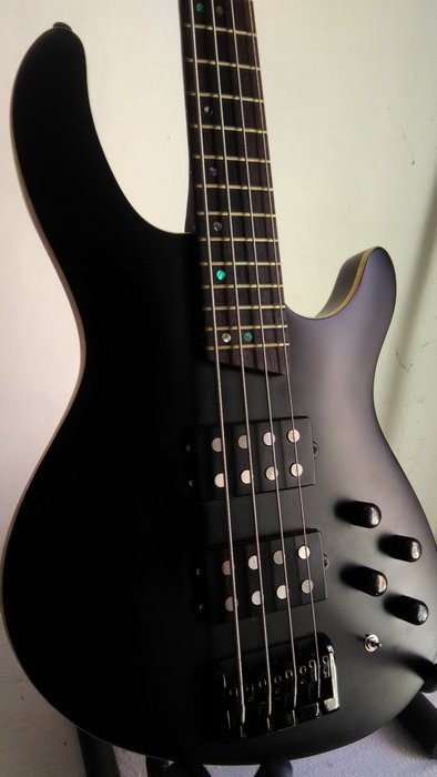 Active electric bass - Cort C4H