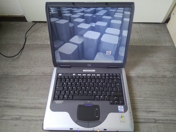 HP Compaq nx9010 vintage notebook - Pentium 4 2.8Ghz CPU, 1GB RAM, 40GB HD, Windows 7 - with charger