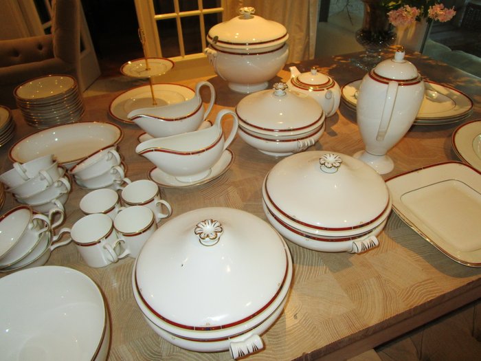 Wedgwood - 78-piece breakfast and dinner service. Colorado