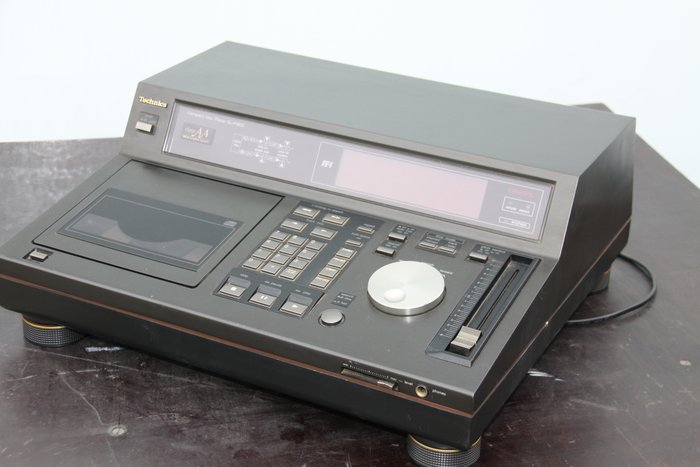 Technics SL-P1200 CD player