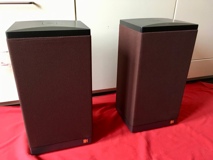 Vintage KEF 303 Series II type SP1147 in new optical and technical condition; matched pair! (serial no. 14089 and 14090)