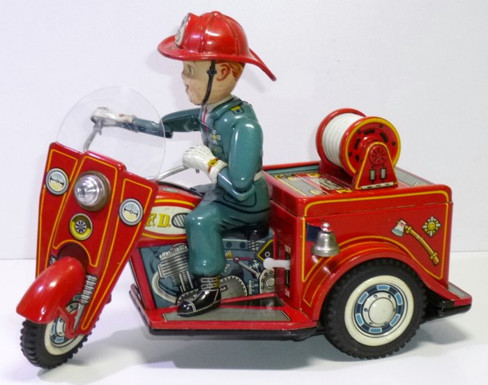 TN / Nomura (Japan) # 1960's Blikken Fire Department Trike, battery operated, lengte 26 cm.
