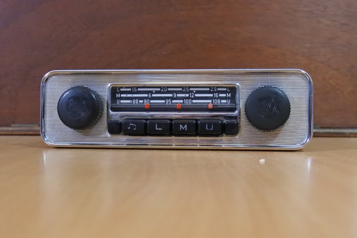 Blaupunkt Emden III FM-AM-radio voor Volkswagen - 1968 (Kever, Karmann Ghia, T2, etc)