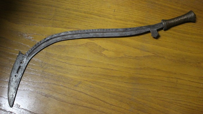Antique African Azande long sickle shaped sword with "bird's head" point