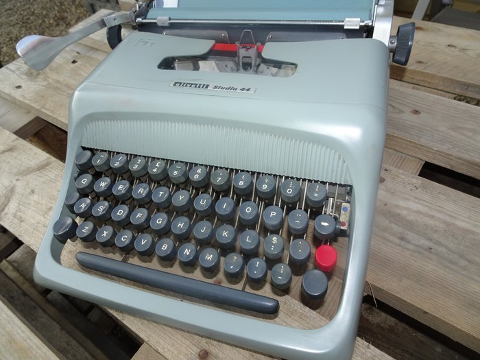 Olivetti Studio 44 - Máquina de escribir