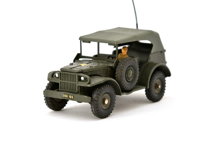 Dtf444-dinky toys-dodge command car 810-painted driver 