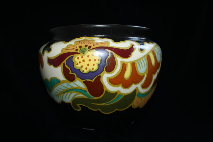 Plateelfabriek Gelria Arnhem - Large earthenware cachepot or flowerpot, decor Sirius (1926-1932)