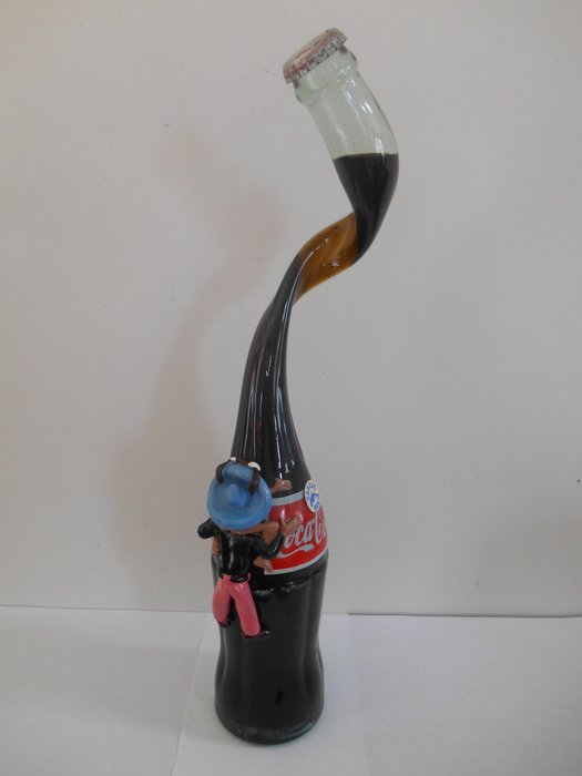 Coca-Cola bottle with '' psychedelic '' shape from 1996
