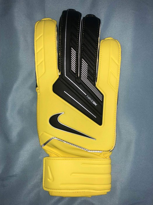 Alisson Becker Hand Signed Nike Goalkeeper Glove Exact ...