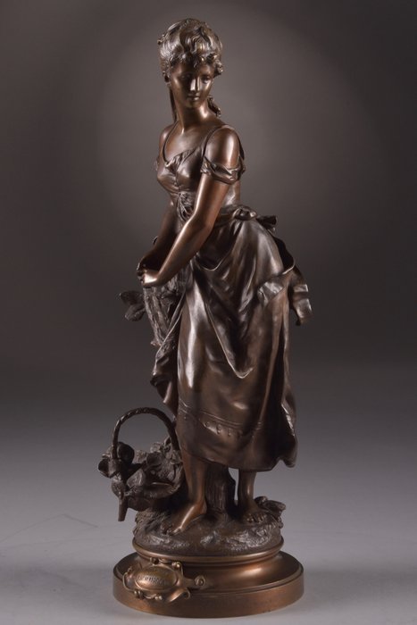 Hippolyte Moreau (1832- 1927) - 'Mireille' - beautifully executed large bronze sculpture of an elegant young lady - France - 2nd half 19th century
