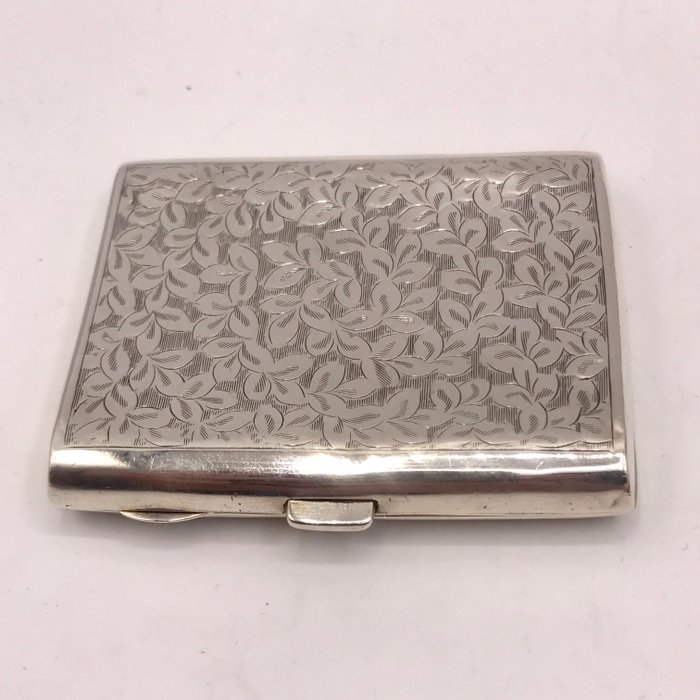 Antique English silver cigarette box with beautiful engravings EJ Trevitt & Sons - Chester - 1928