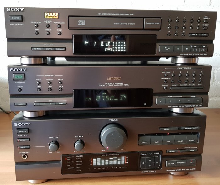 Sony Hi-fi set, separate components, amplifier, digital tuner and CD player, with system remote control