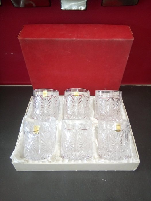 BAYEL – Royal Crystal Glassworks of Champagne 1666 – Casket of 6 whisky glasses in carved crystal