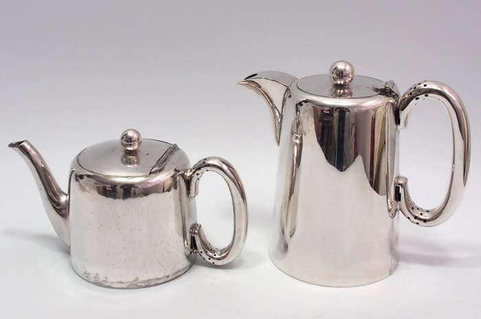 Fine Quality Teapot And Hot water Pot By Walker & Hall, England