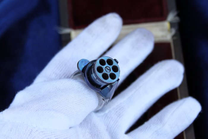 " LE PETIT PROTECTOR " Ring revolver
