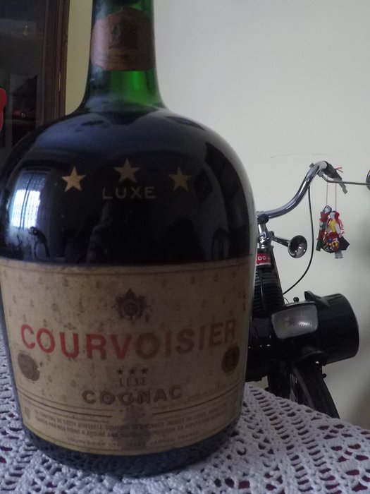Cognac Courvoisier - Trois Étoiles Luxe - Magnum 1.5L - Bottled 1960s/70s