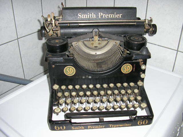 Typewriter Smith Premier Typewriter 60