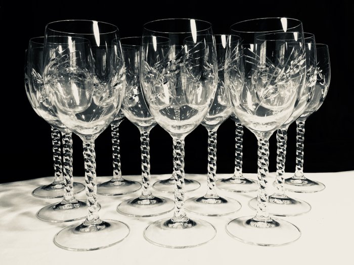 Cristal D'Arques - 12 crystal wineglasses - 'taillé Epi' - with pattern of cut cornstalks
