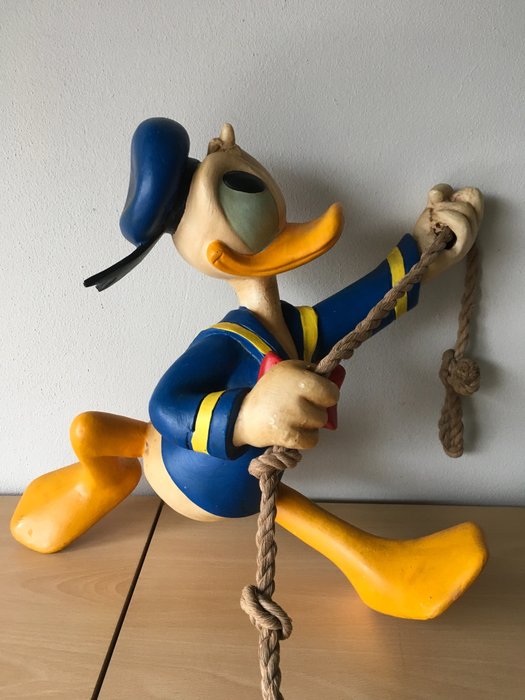 Disney, Walt - Figure - Donald Duck climbing in rope (ca. 1980s)