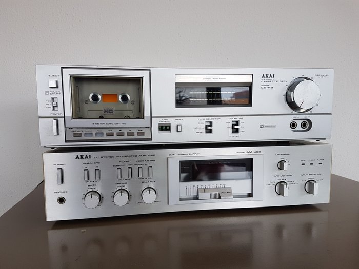 Akai AM-UO3 DC Stereo Amplifier/versterker & Akai CS-F9 Stereo Cassette Deck (1980s)